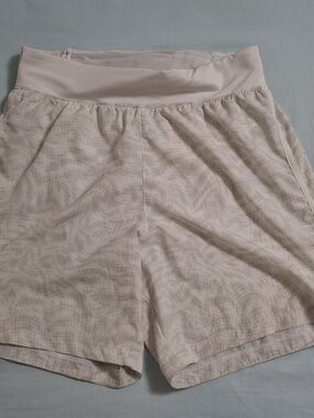 ​Under Armour Speedpocket Running Shorts Women's Small S Gray Perforated Vent